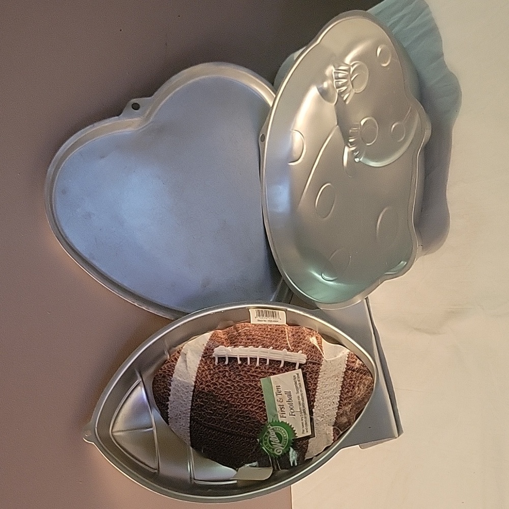 Vintage Wilton cooking pans .